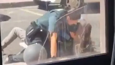 una-guardia-civil-reduce-con-un-tiro-en-el-pie-a-un-hombre